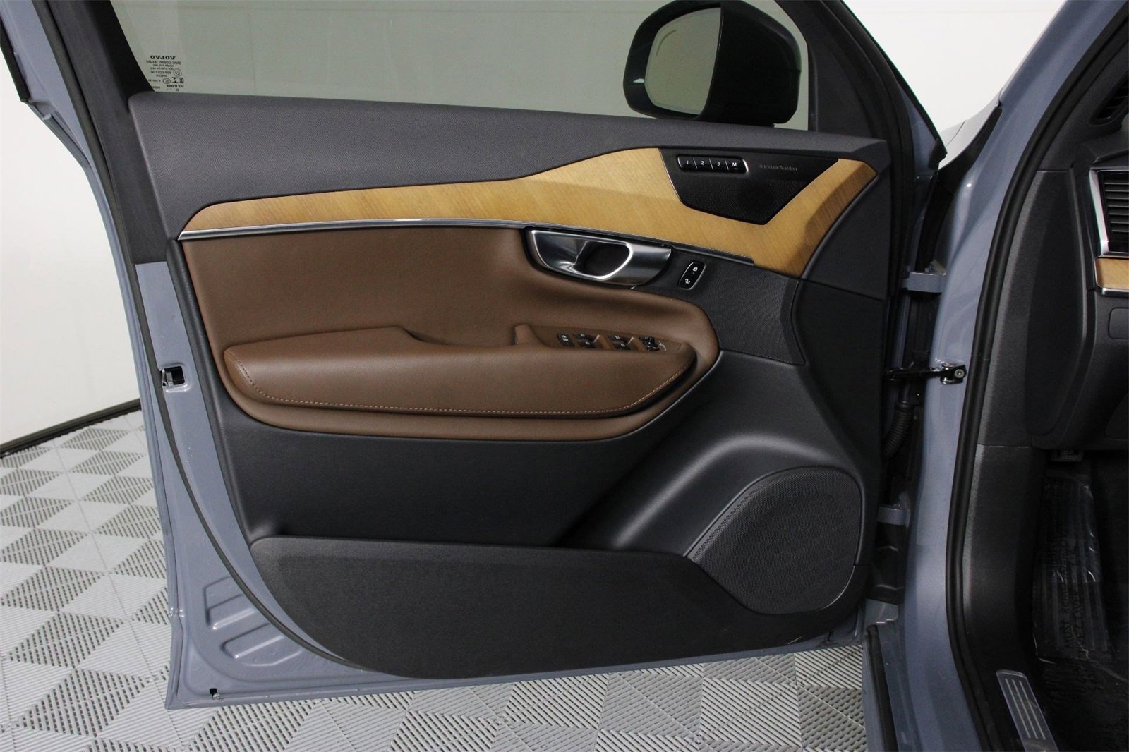 Certified 2023 Volvo XC90 B6 Plus w/ Protection Package Premier image 17