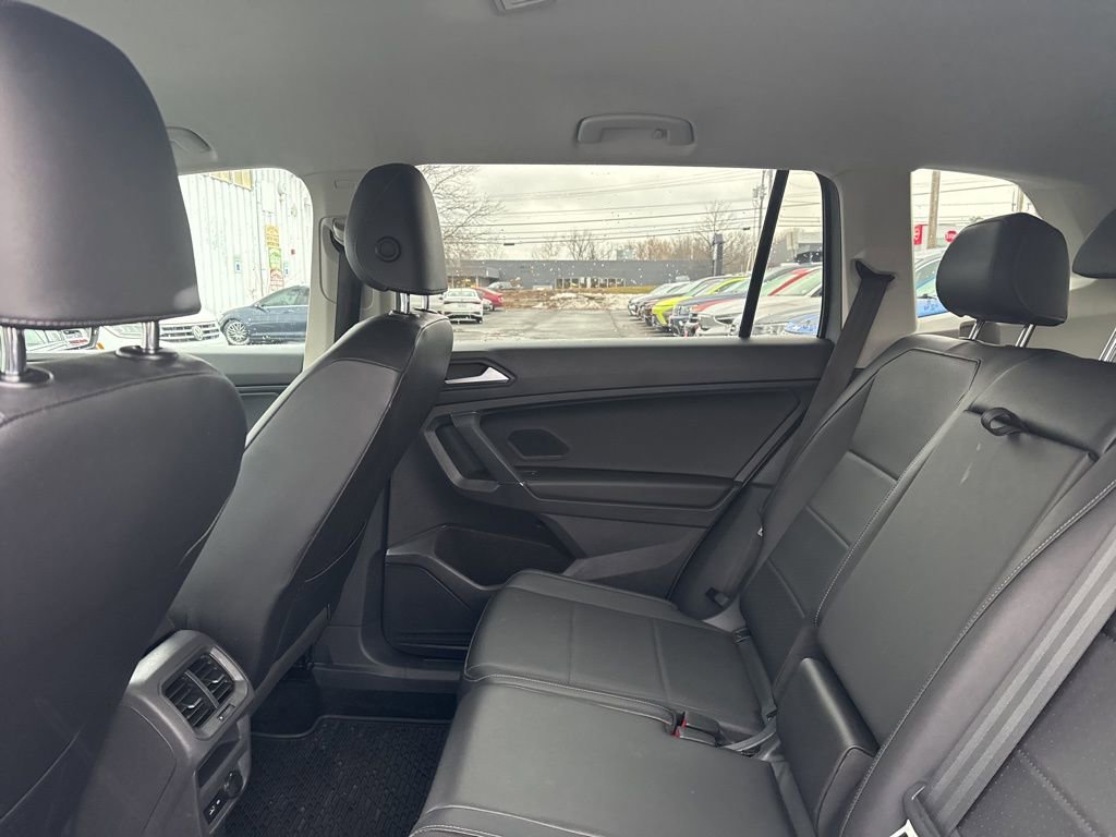 Used 2020 Volkswagen Tiguan SE image 9