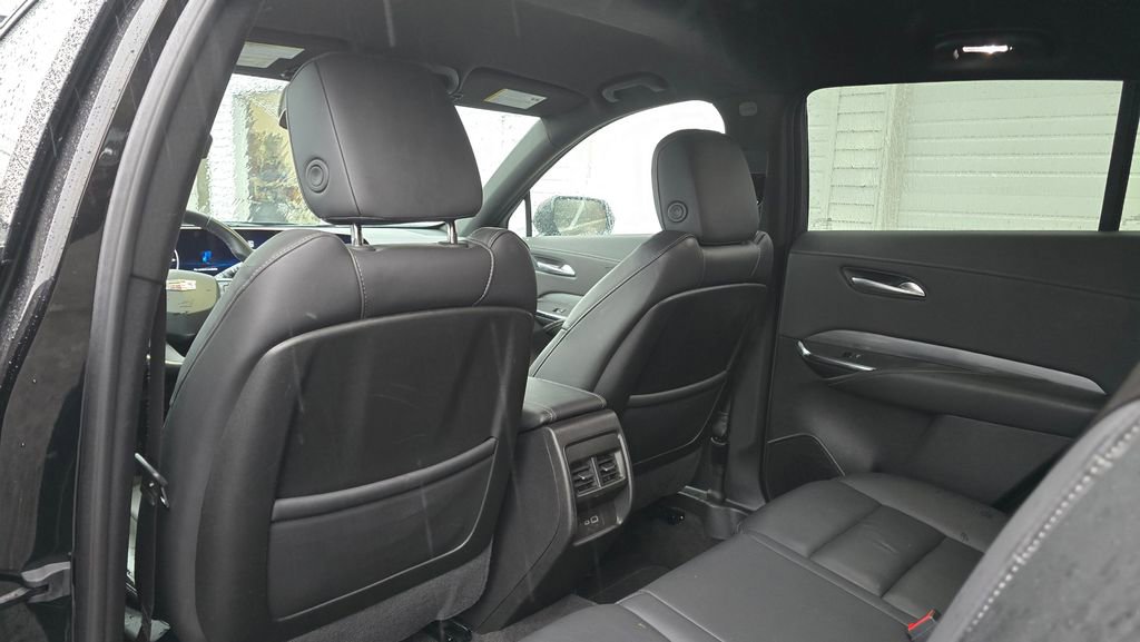 Used 2025 Cadillac XT4 Premium Luxury image 21
