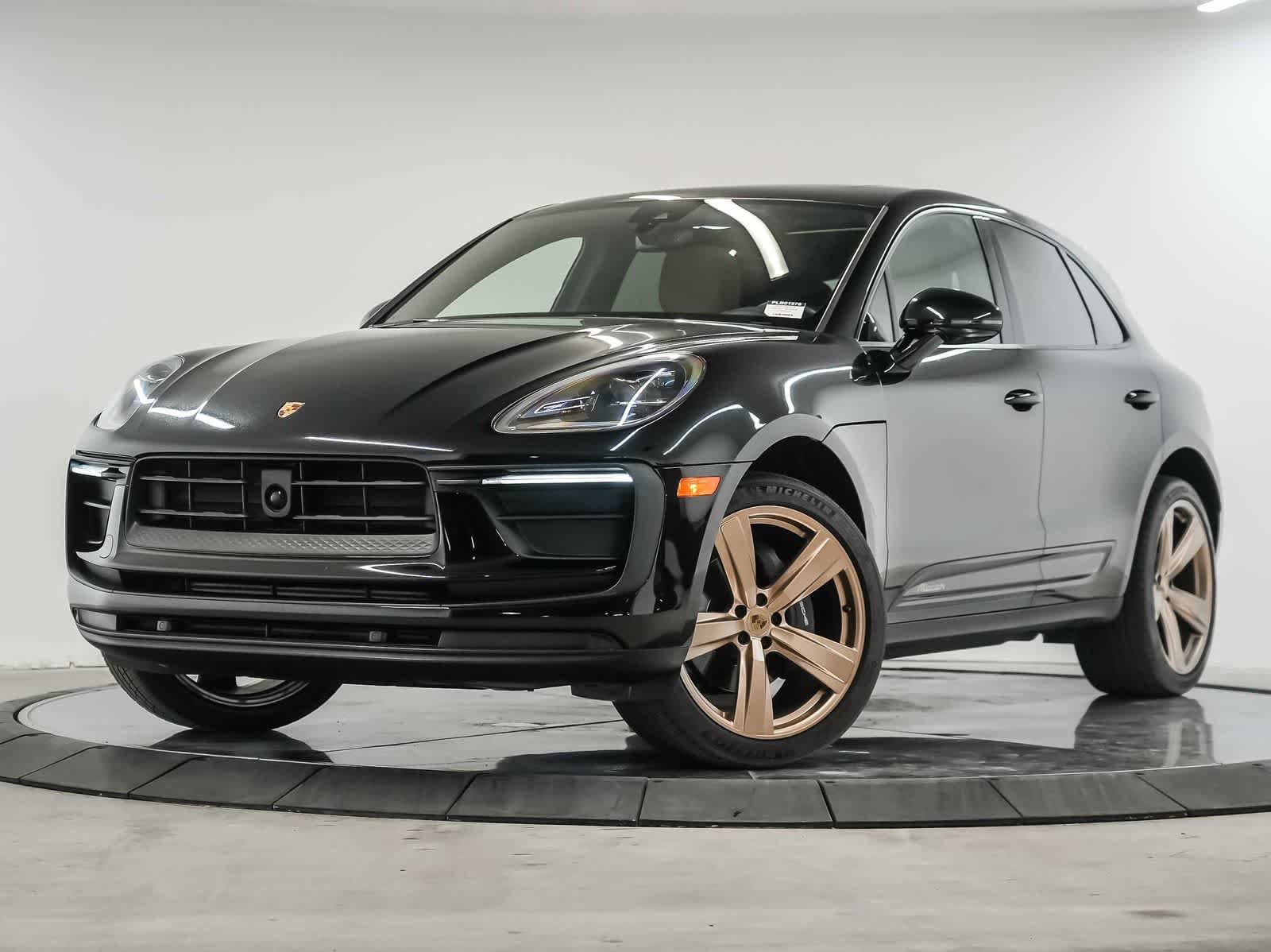 Certified 2023 Porsche Macan AWD/4WD image 1