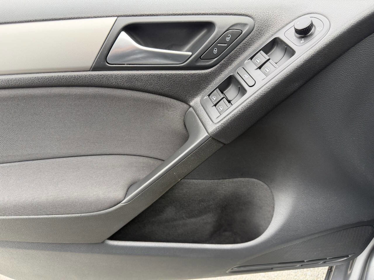 Used 2014 Volkswagen Golf 4-Door FWD image 27