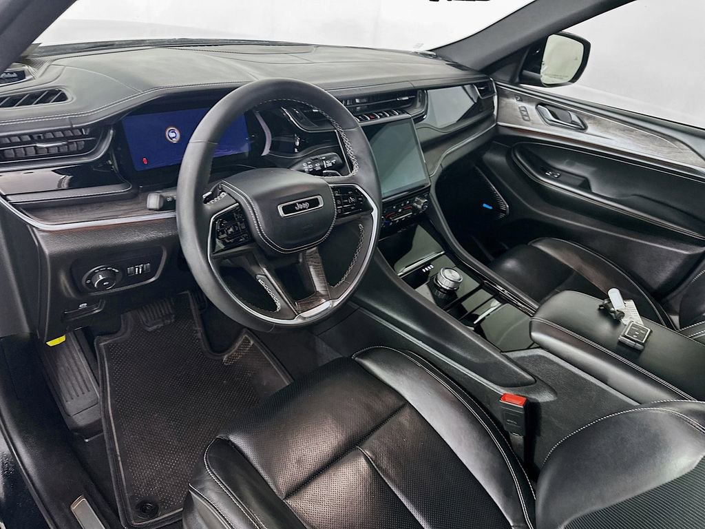 Used 2023 Jeep Grand Cherokee Overland w/ Luxury Tech Group IV image 30