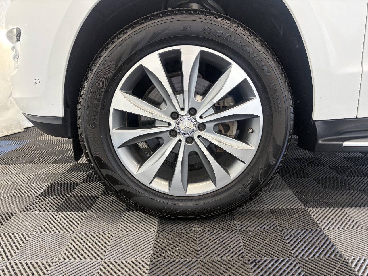 Used 2016 Mercedes-Benz GL 450 4MATIC image 29