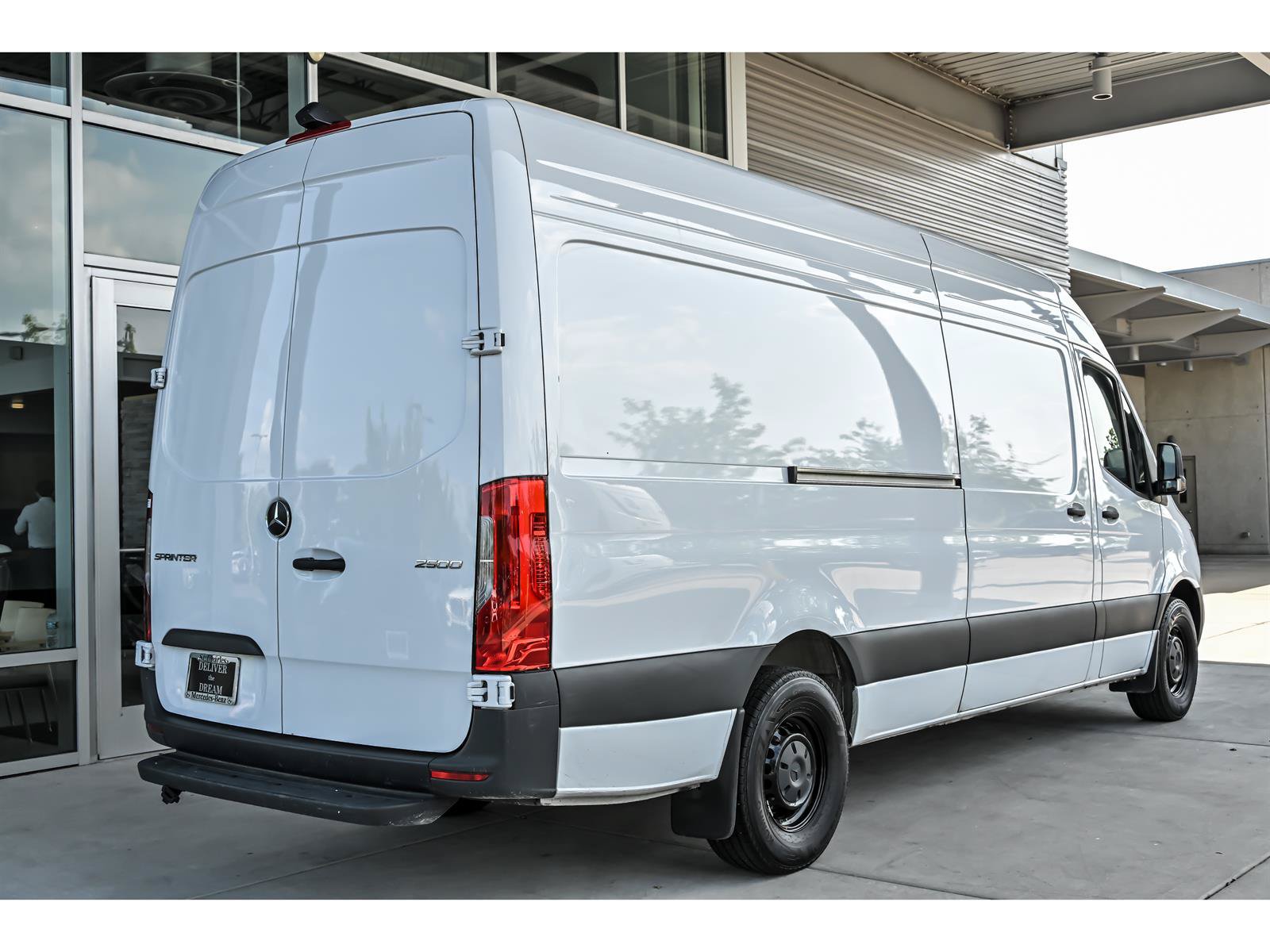 Used 2025 Mercedes-Benz Sprinter 2500 image 3