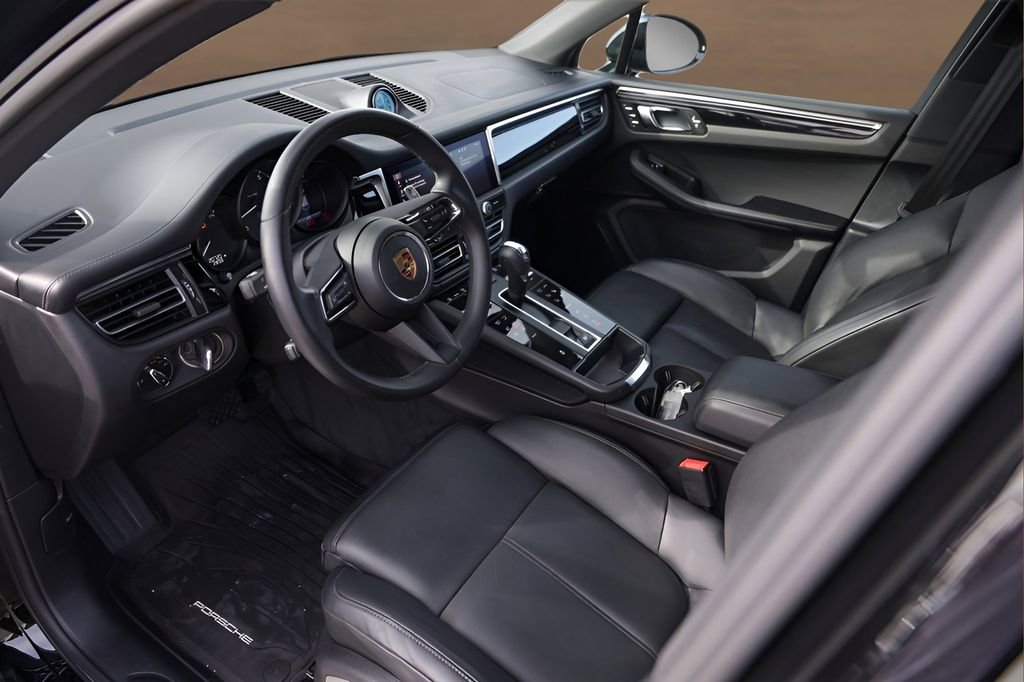 Used 2025 Porsche Macan image 10