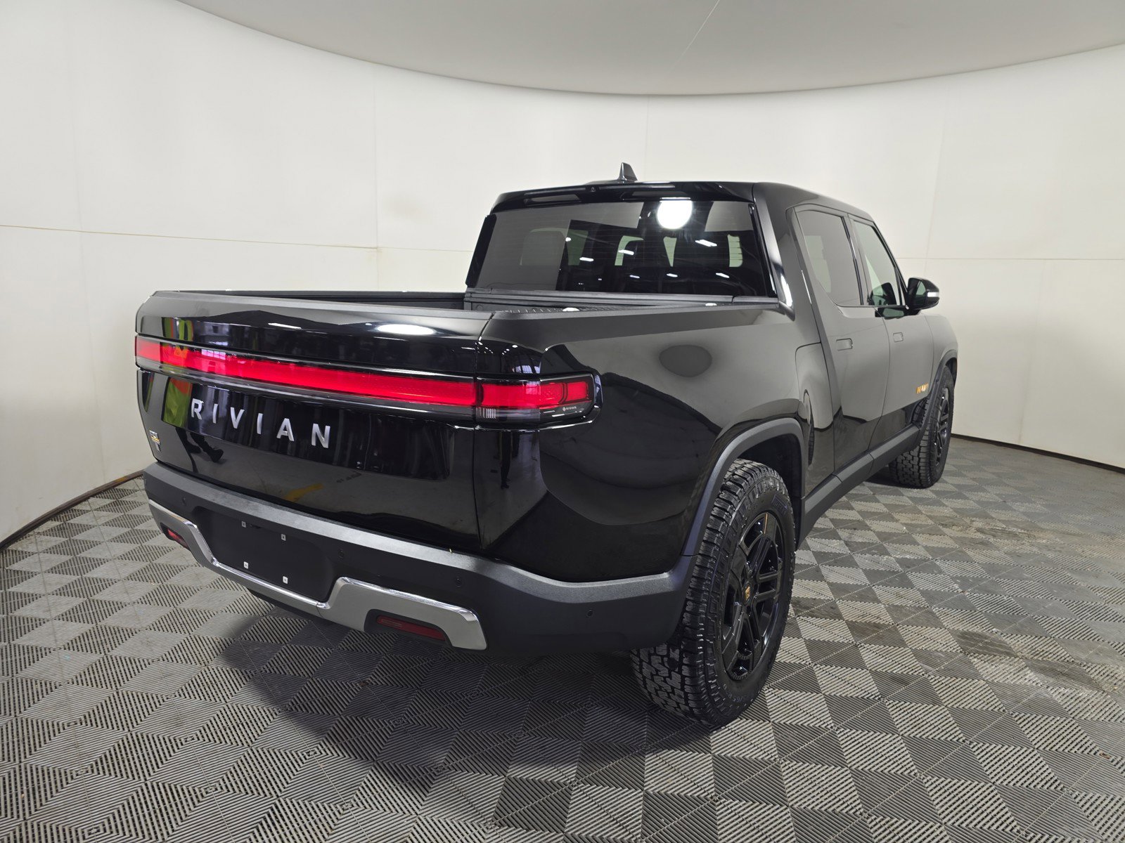 Used 2022 Rivian R1T Adventure AWD/4WD image 5