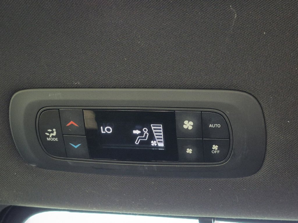 Used 2025 Chrysler Pacifica Select FWD image 15