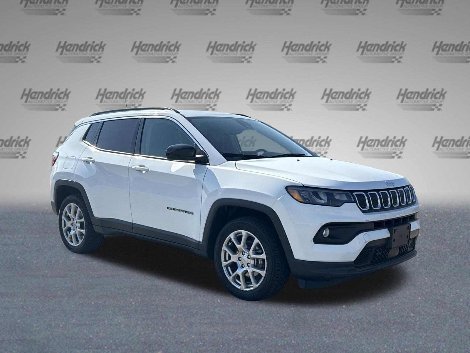 Used 2022 Jeep Compass Latitude image 2