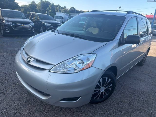 Used 2010 Toyota Sienna LE FWD image 2