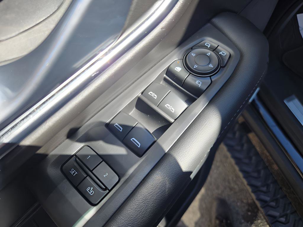 Used 2023 Chevrolet Suburban Z71 w/ Luxury Package image 26