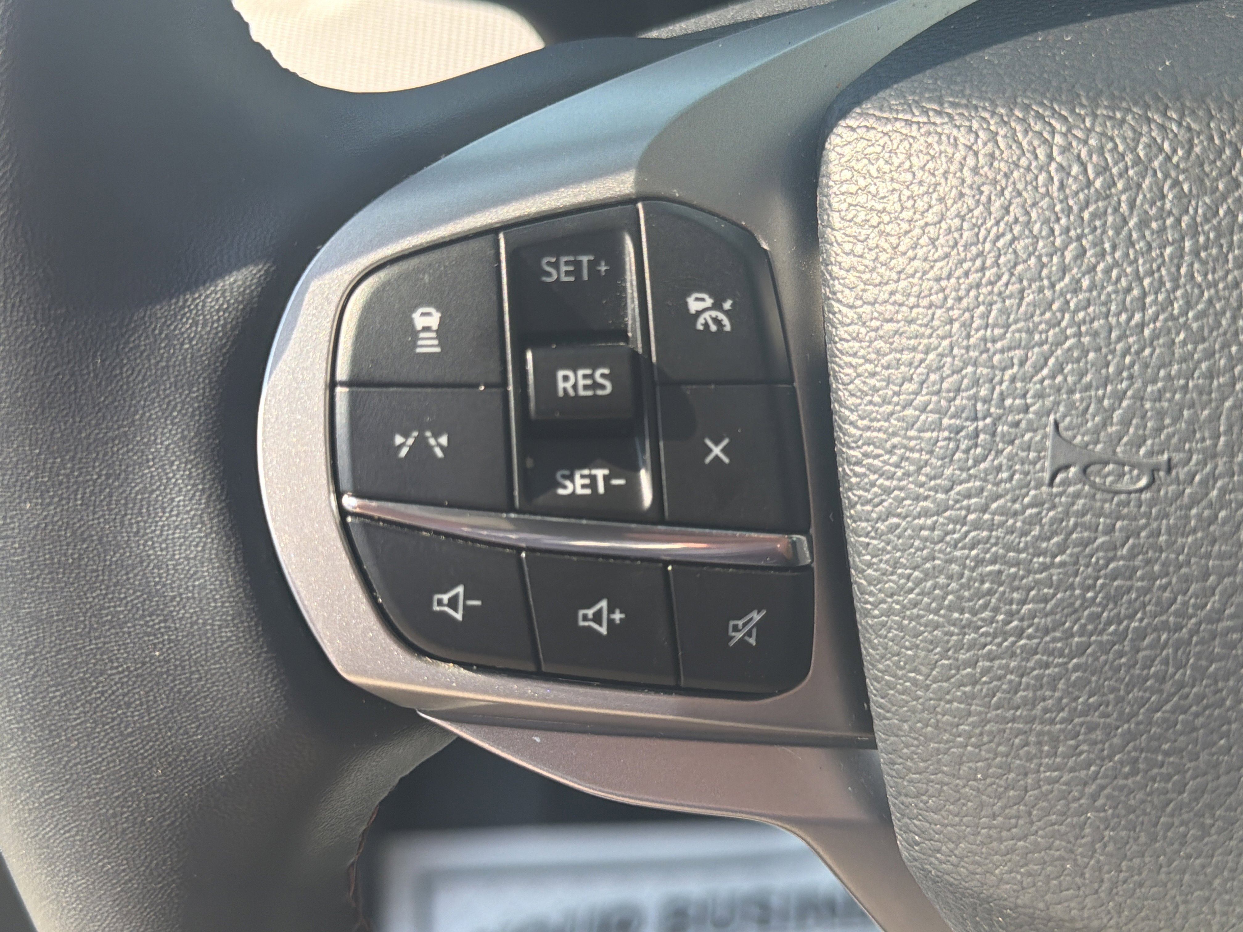 Used 2025 Ford Explorer Active w/ Active Comfort Package RWD image 19