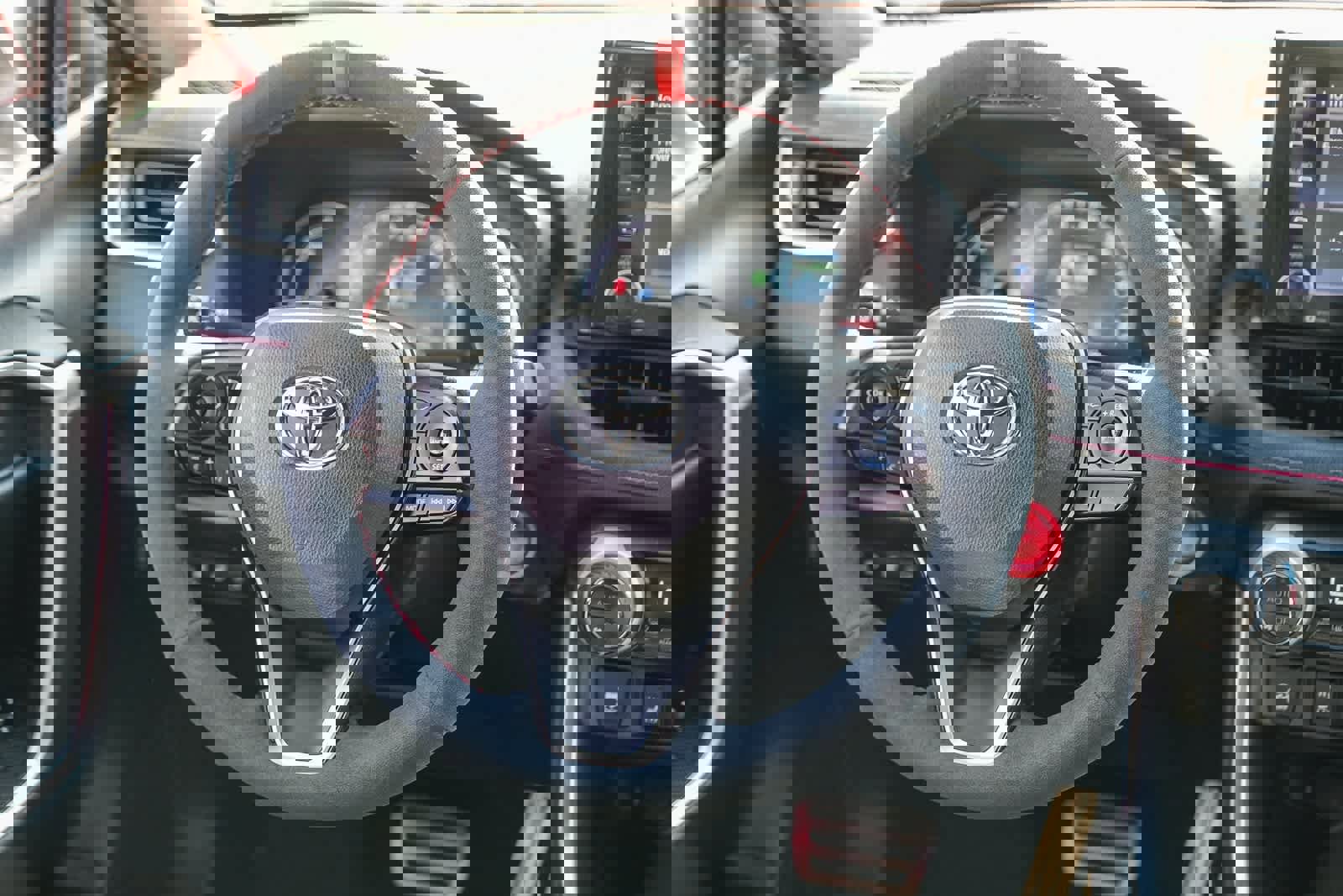 Used 2021 Toyota RAV4 SE w/ Weather & Moonroof Package image 14