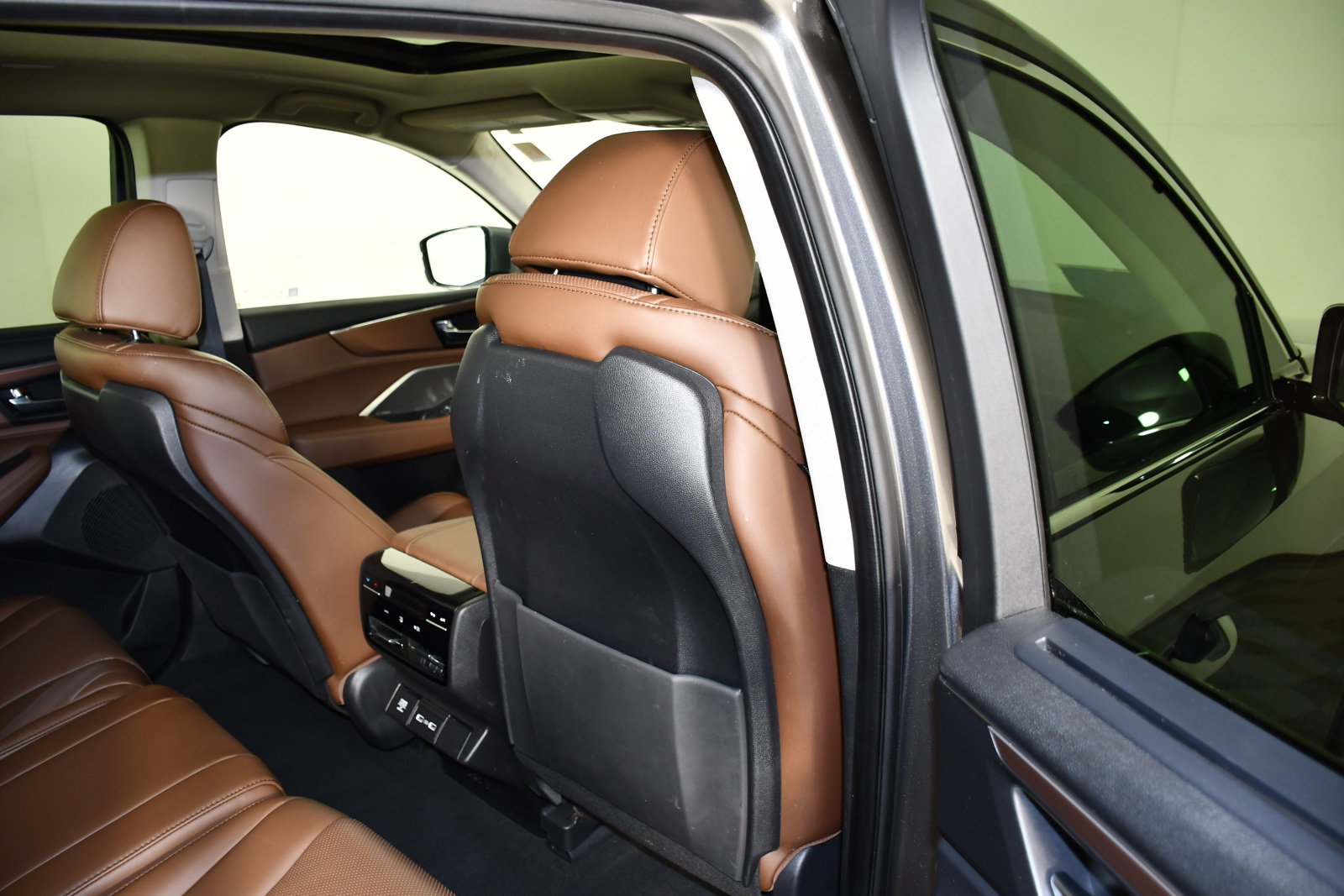 Certified 2024 Acura MDX SH-AWD w/ Technology Package image 44