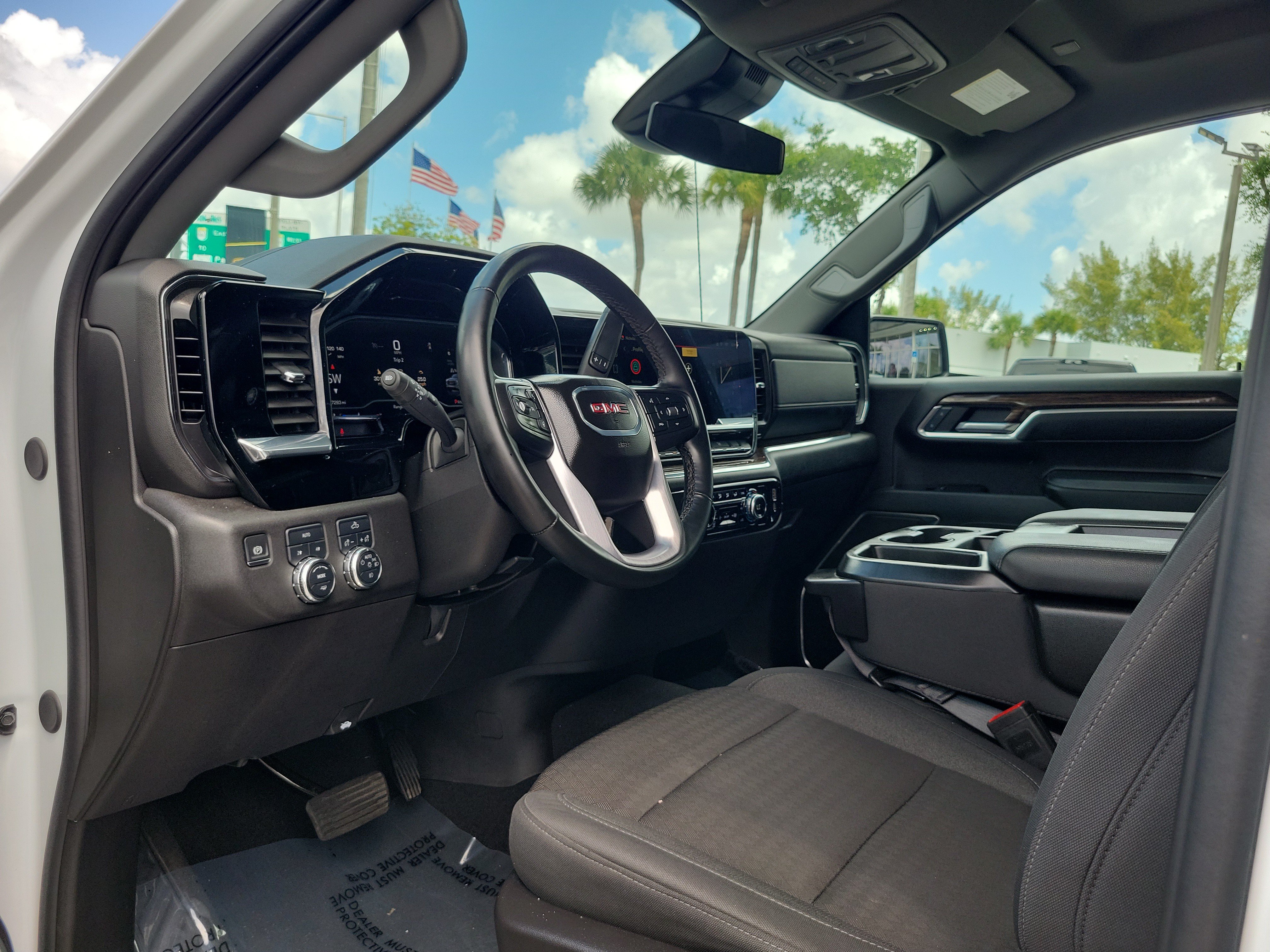 Used 2024 GMC Sierra 1500 Elevation AWD/4WD image 9