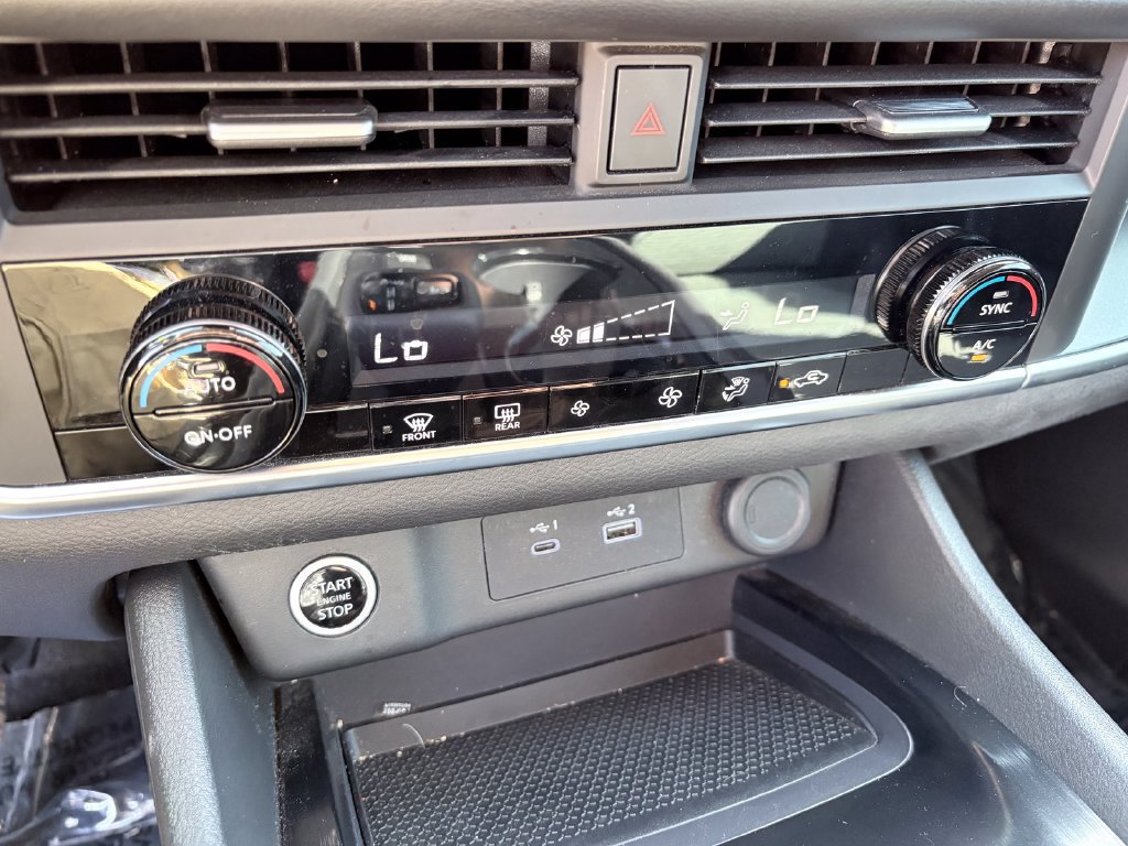 Used 2023 Nissan Rogue SV FWD image 18