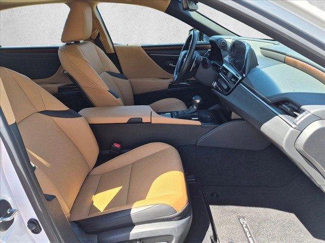 Used 2025 Lexus ES 300h w/ Premium Package FWD image 21