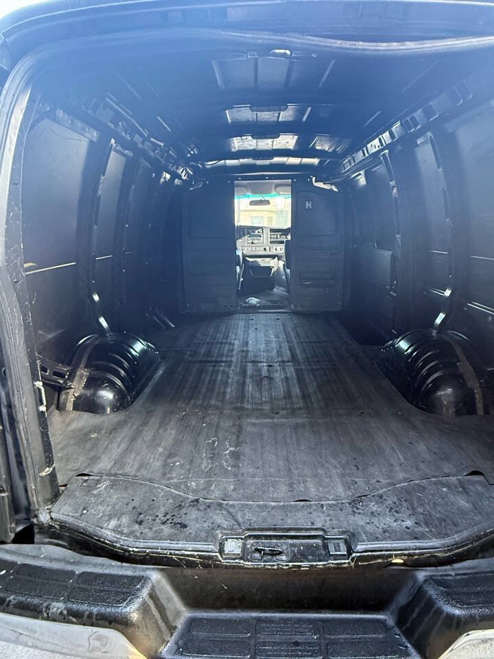 Used 2015 Chevrolet Express 2500 RWD image 15