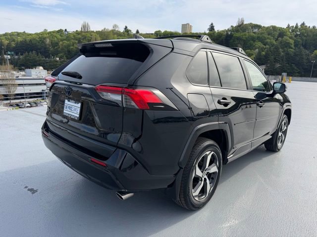 Used 2022 Toyota RAV4 SE w/ Weather & Moonroof Package AWD/4WD image 3