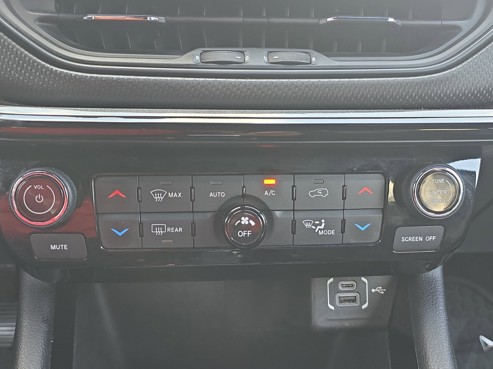 Used 2022 Jeep Compass Altitude w/ Sun and Sound Group image 16