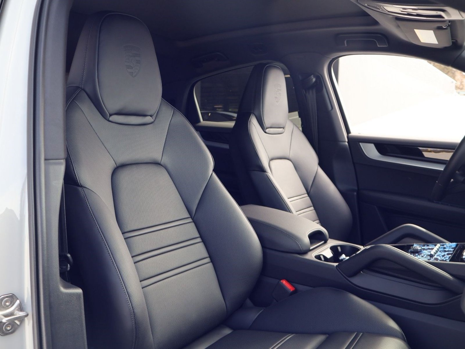 New 2026 Porsche Cayenne Coupe AWD/4WD image 24