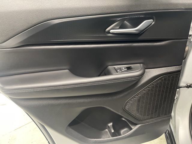 Used 2025 Jeep Grand Cherokee Altitude AWD/4WD image 24