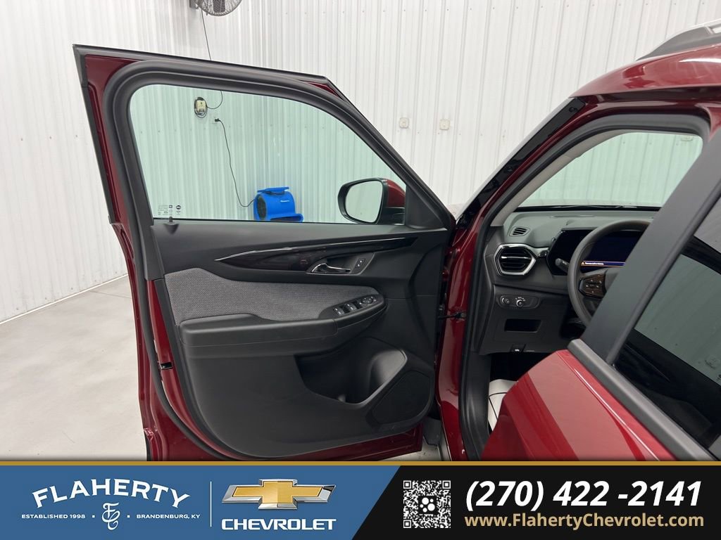 Used 2025 Chevrolet TrailBlazer LT image 8