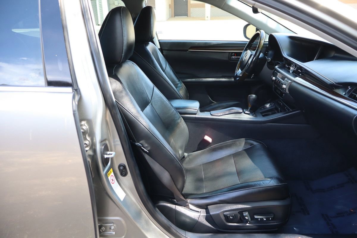 Used 2015 Lexus ES 350 w/ Luxury Package image 22