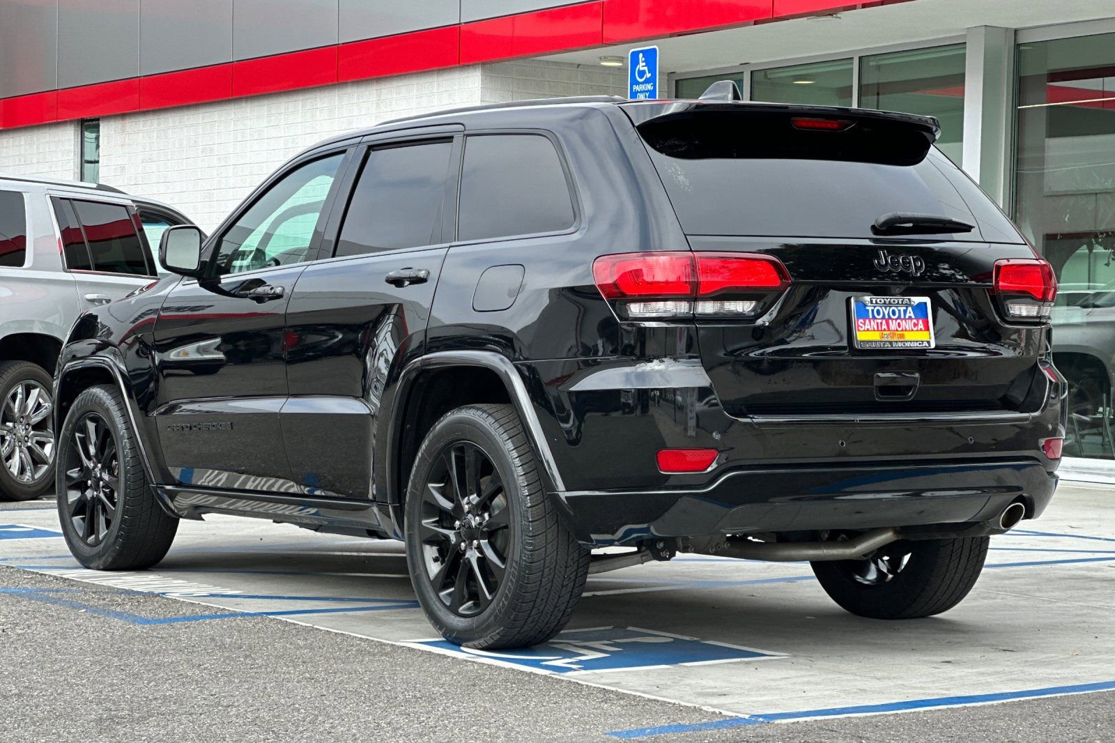 Used 2018 Jeep Grand Cherokee Altitude image 6