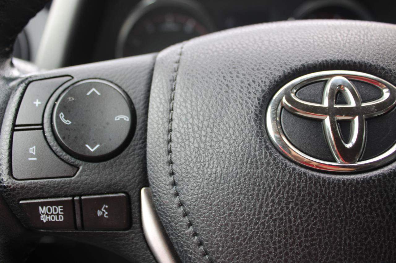 Used 2016 Toyota RAV4 SE FWD image 18