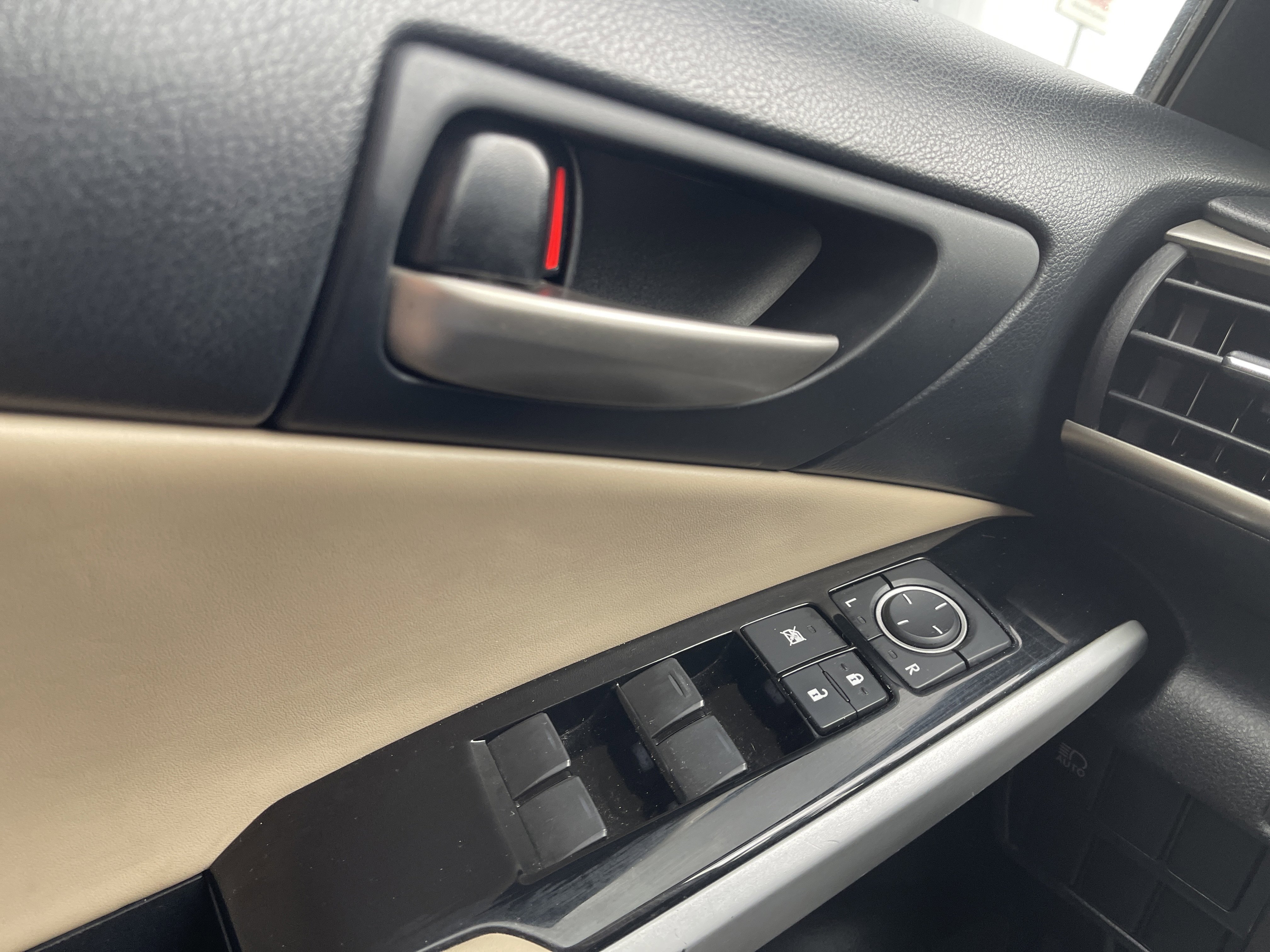 Used 2017 Lexus IS 200t 200t image 21