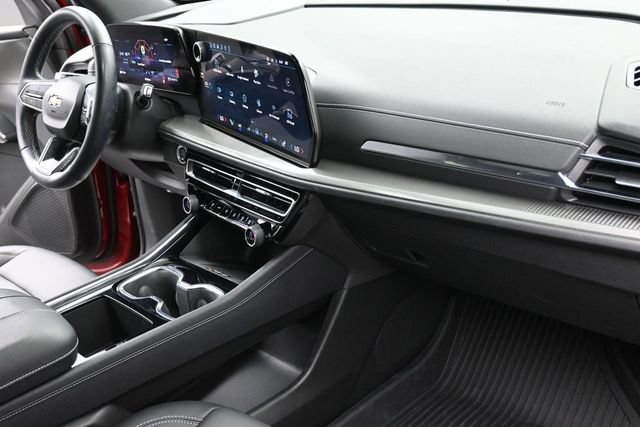 Certified 2025 Chevrolet Traverse LT w/ Sun and Wheel Package FWD image 33