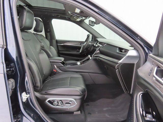 Used 2024 Jeep Grand Cherokee Overland w/ Luxury Tech Group IV image 26