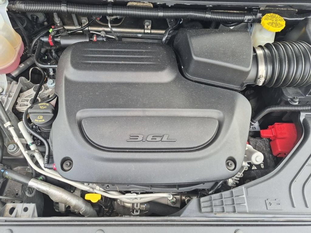 Used 2023 Chrysler Pacifica Touring-L FWD image 31