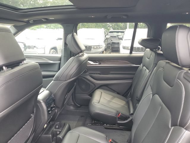 New 2026 Jeep Grand Cherokee L Limited w/ Limited Altitude Package AWD/4WD image 10