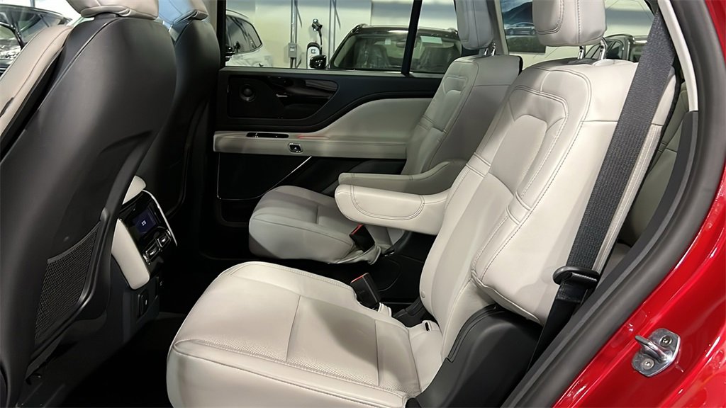 Used 2025 Lincoln Aviator Reserve w/ Illumination Package image 27