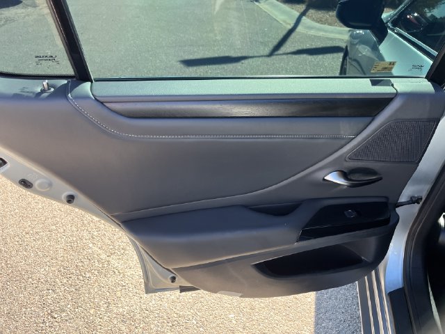 Used 2025 Lexus ES 350 w/ Premium Package FWD image 16