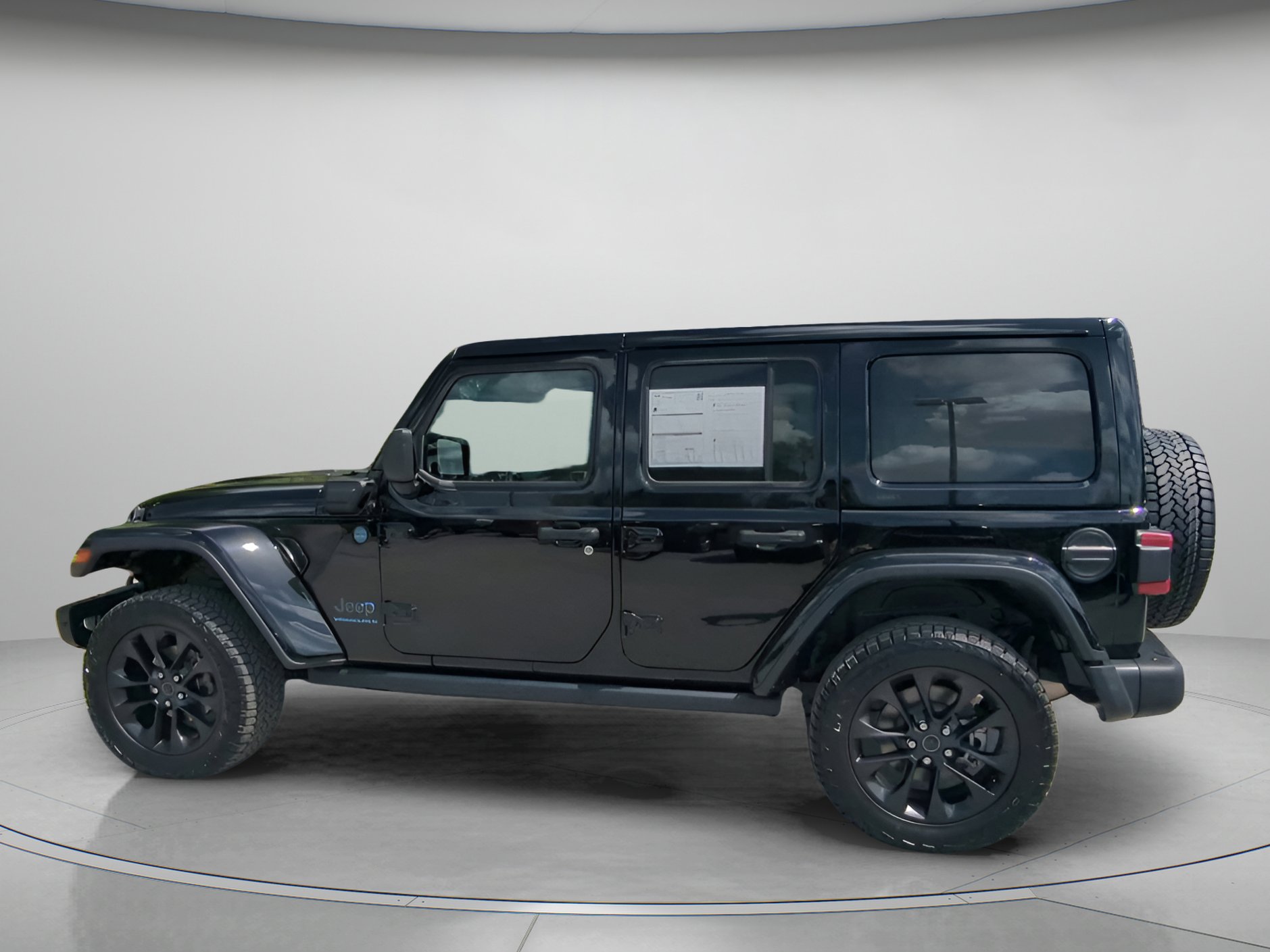 Used 2025 Jeep Wrangler Unlimited Sahara AWD/4WD image 19