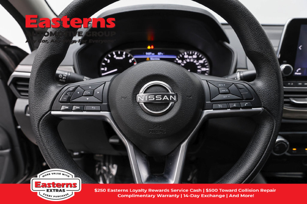 Used 2024 Nissan Altima 2.5 SV FWD image 11