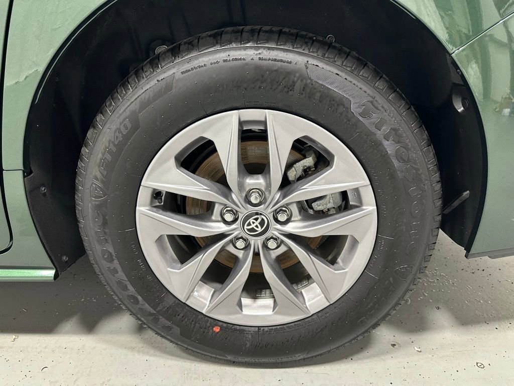 Used 2025 Toyota Sienna LE image 68