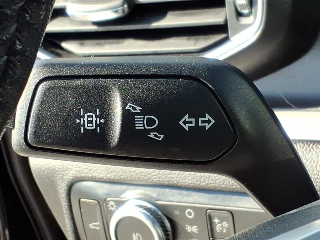 Used 2022 Ford Explorer XLT w/ Equipment Group 202A image 18