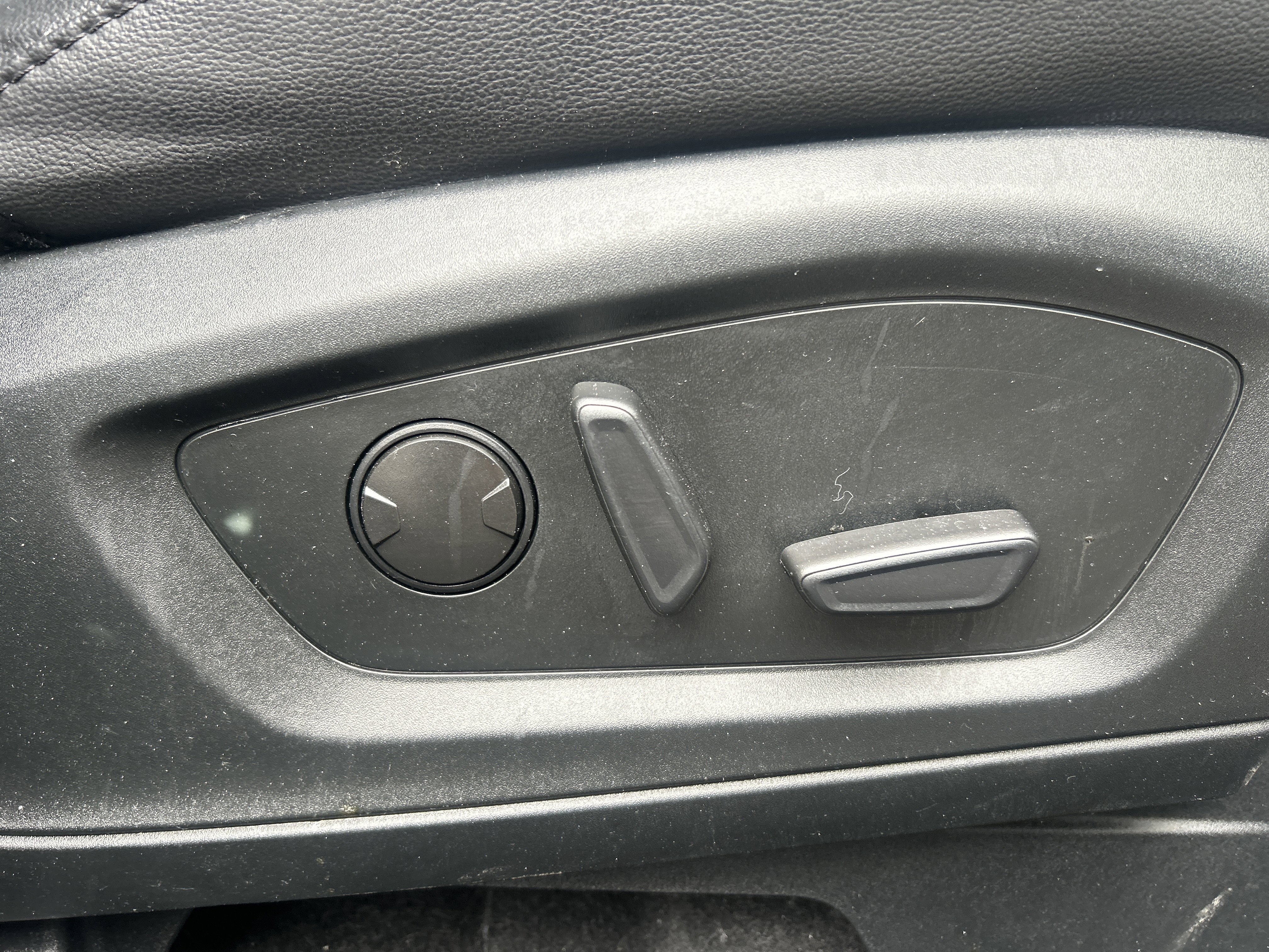 Certified 2022 Ford Explorer ST w/ Equipment Group 401A image 29