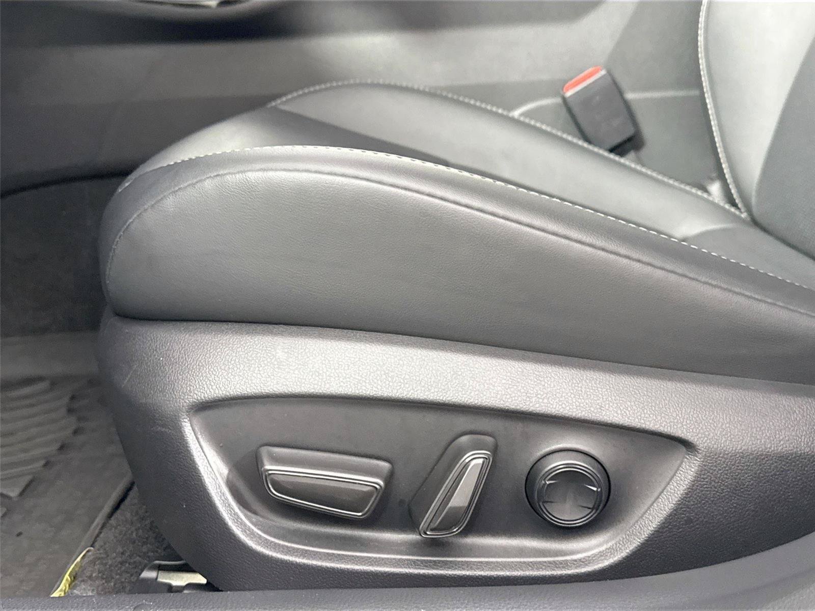 Certified 2025 Toyota Prius XLE FWD image 29