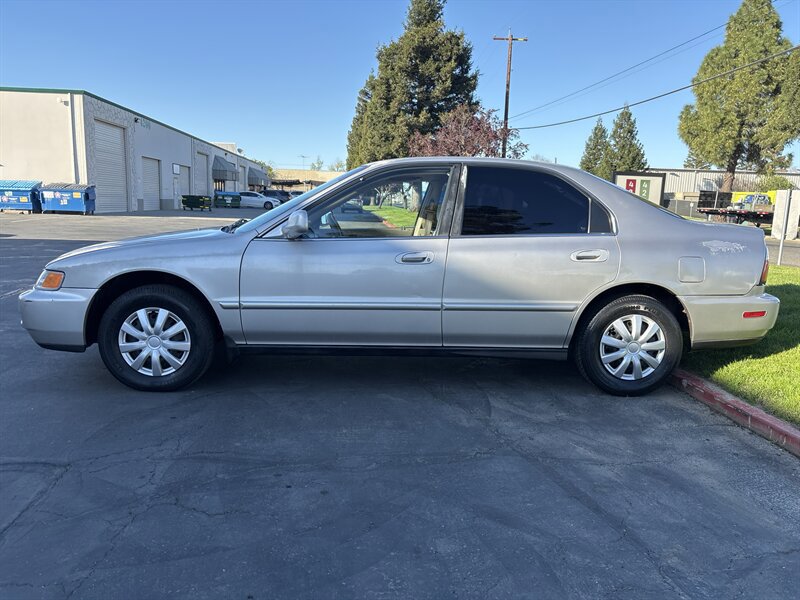 Used 1996 Honda Accord VP image 8