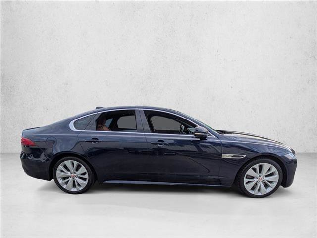 Used 2022 Jaguar XF R-Dynamic SE image 4