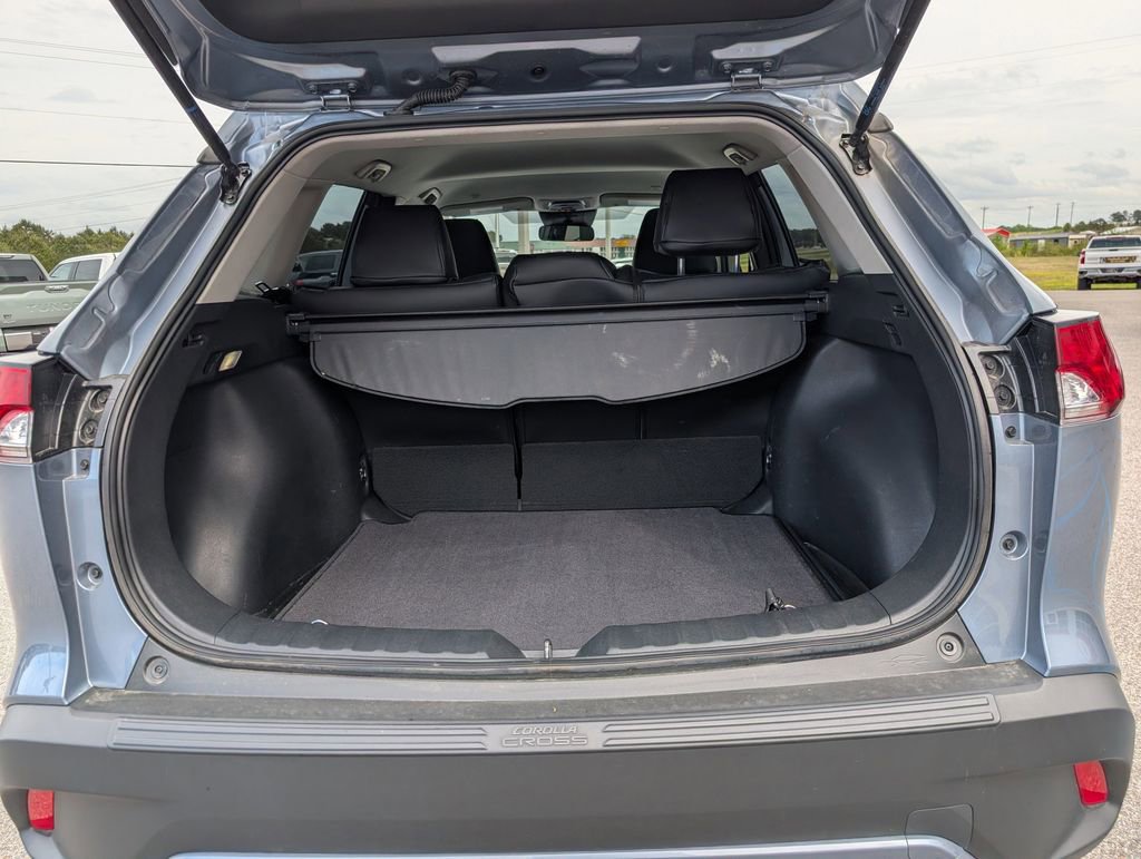 Used 2025 Toyota Corolla Cross L image 30