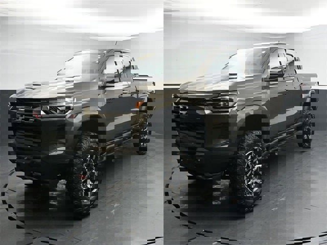 Used 2025 Chevrolet Colorado ZR2 w/ Technology Package image 7