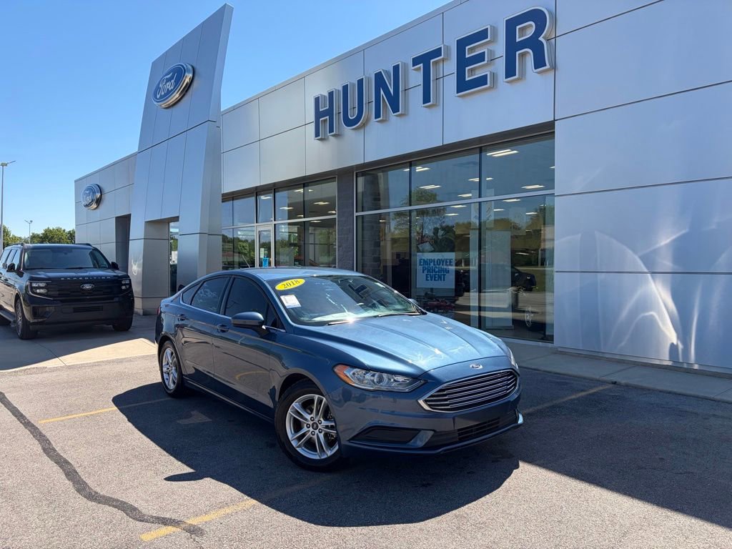 Used 2018 Ford Fusion SE w/ Fusion SE Technology Package FWD image 1