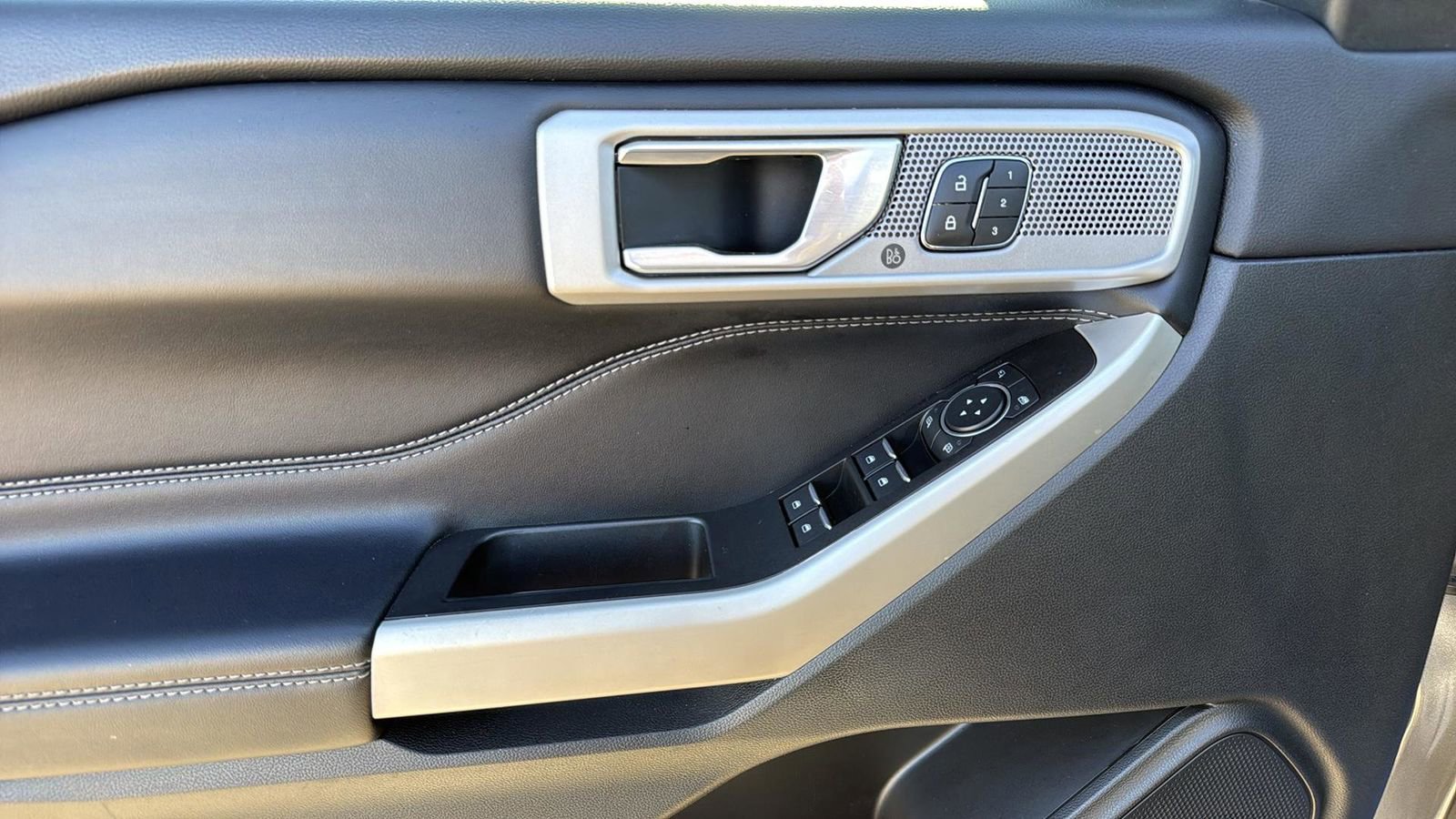 Used 2021 Ford Explorer Limited w/ Hybrid Equipment Group 310A image 12