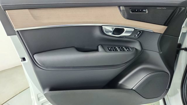 New 2026 Volvo XC90 T8 Plus w/ Protection Package AWD/4WD image 9
