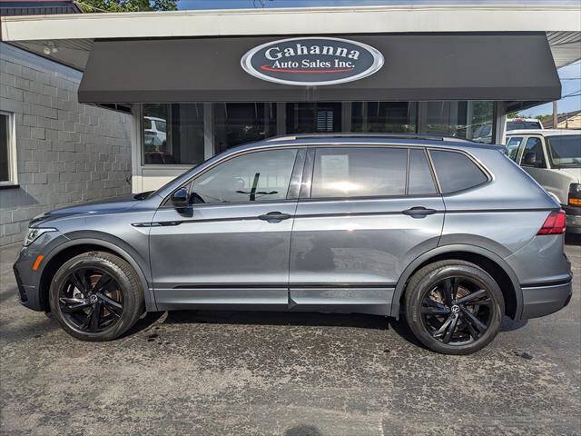 Used 2023 Volkswagen Tiguan SE R-Line AWD/4WD image 2